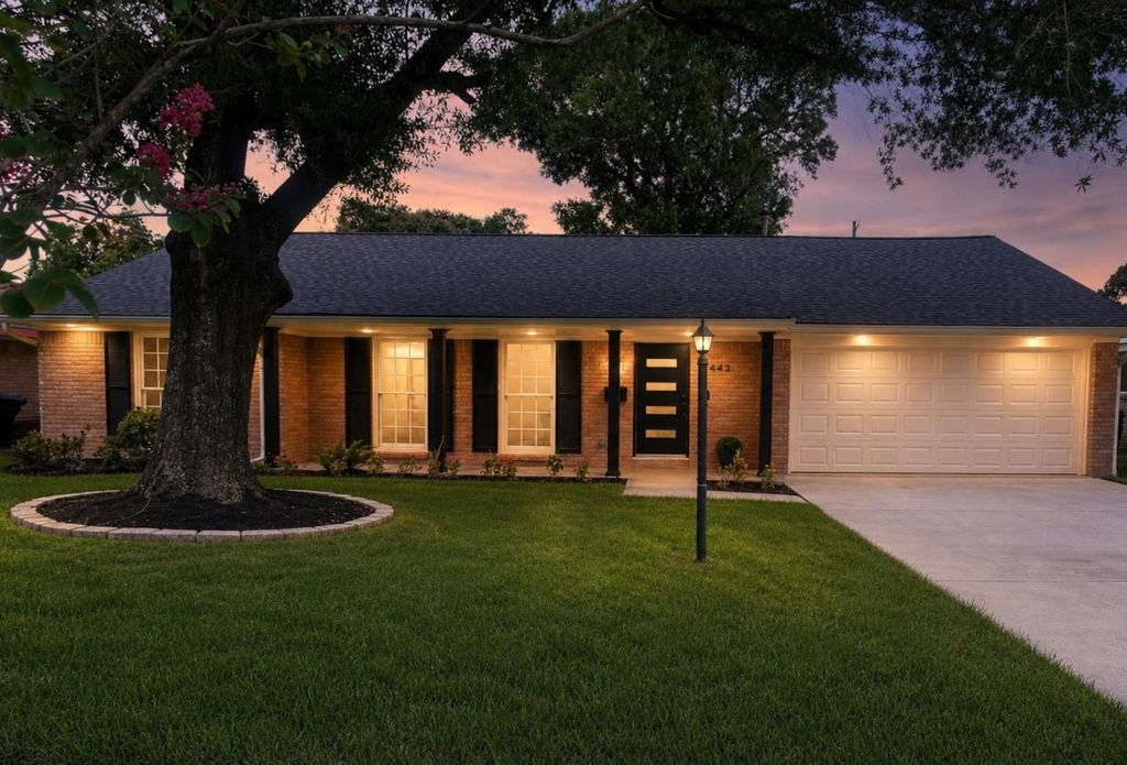 5443 Redstart Street, Houston, TX 77096