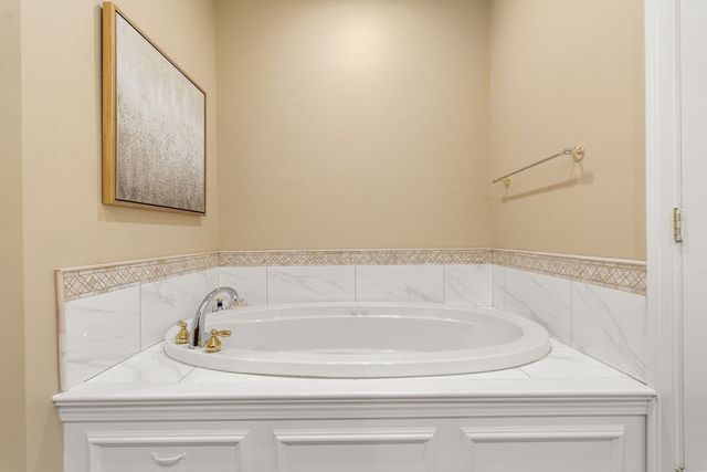 2109 Davenport Ave 2109, Canton, MA 02021