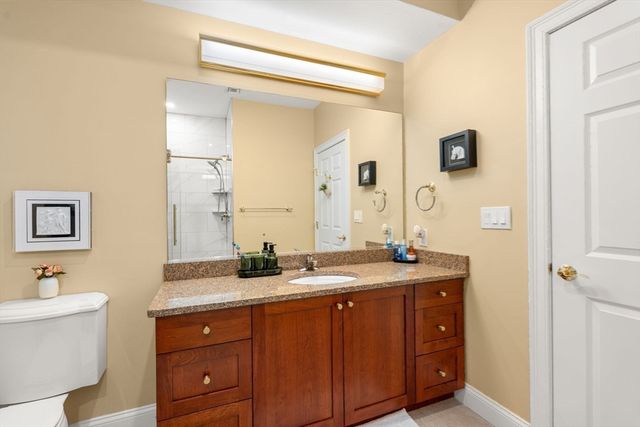 2109 Davenport Ave 2109, Canton, MA 02021