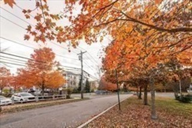 2109 Davenport Ave 2109, Canton, MA 02021
