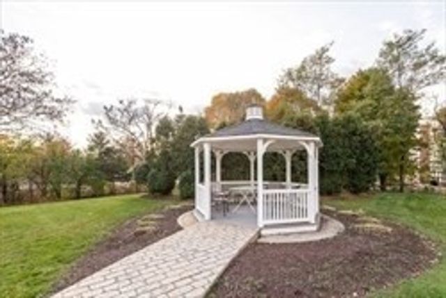 2109 Davenport Ave 2109, Canton, MA 02021