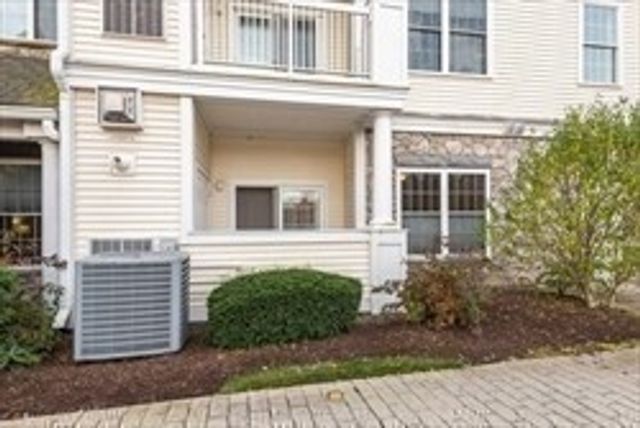 2109 Davenport Ave 2109, Canton, MA 02021