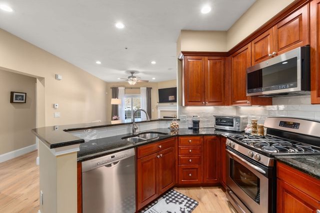2109 Davenport Ave 2109, Canton, MA 02021