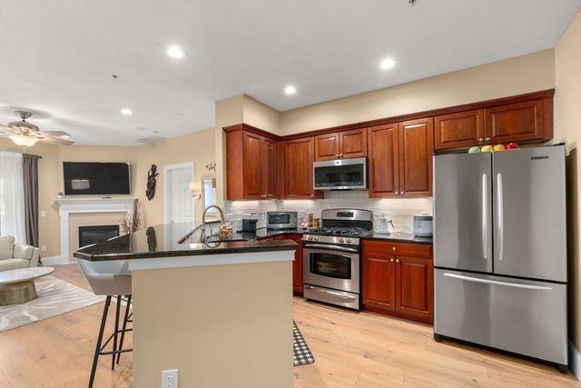 2109 Davenport Ave 2109, Canton, MA 02021