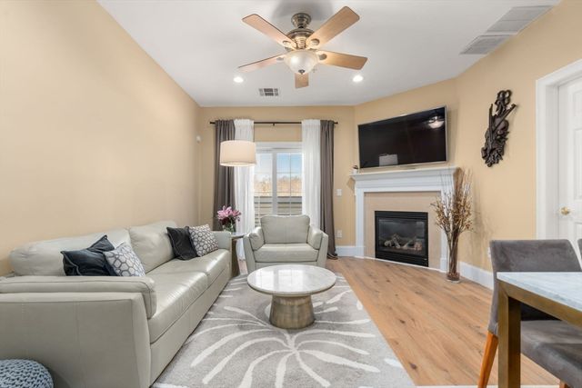 2109 Davenport Ave 2109, Canton, MA 02021