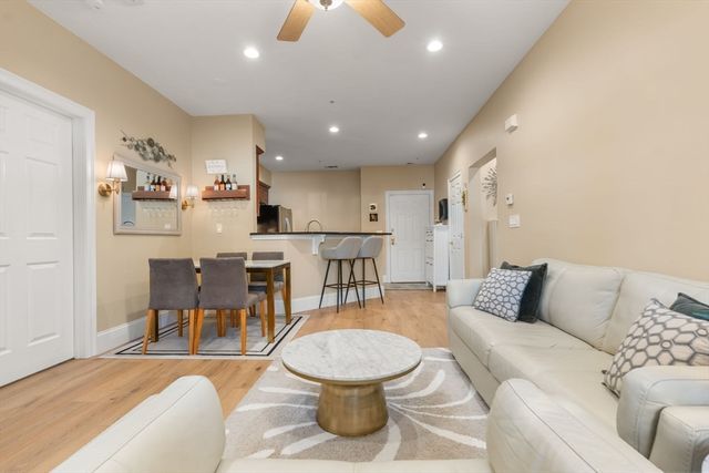 2109 Davenport Ave 2109, Canton, MA 02021