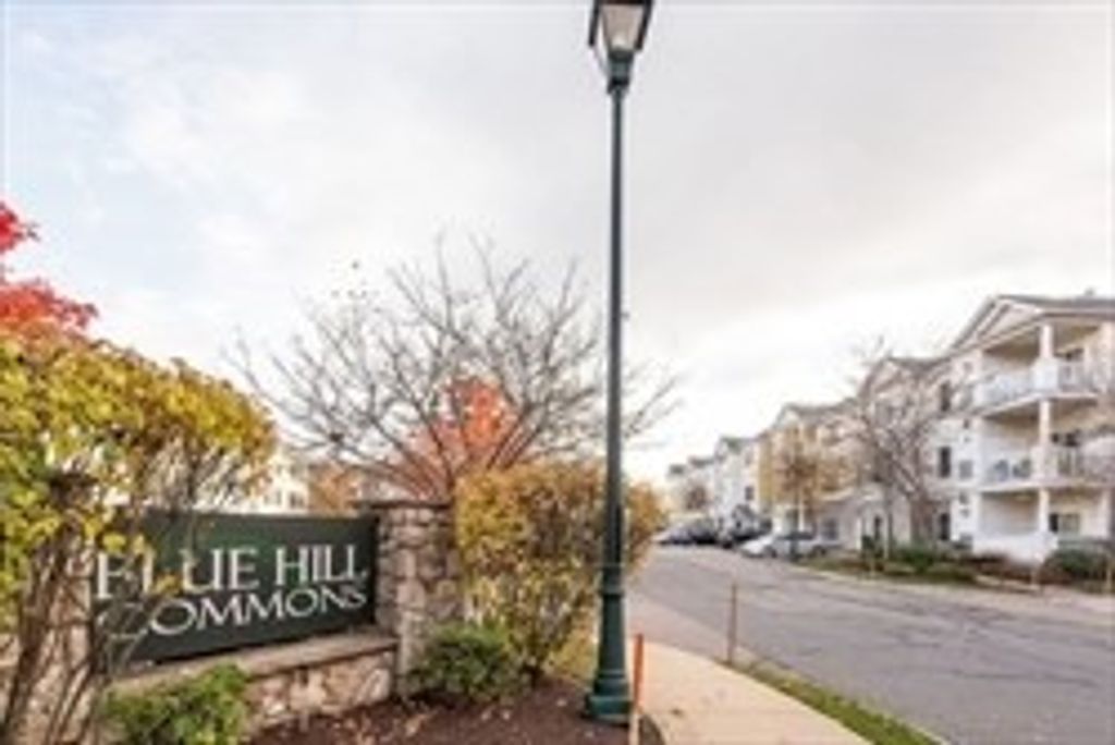 2109 Davenport Ave 2109, Canton, MA 02021