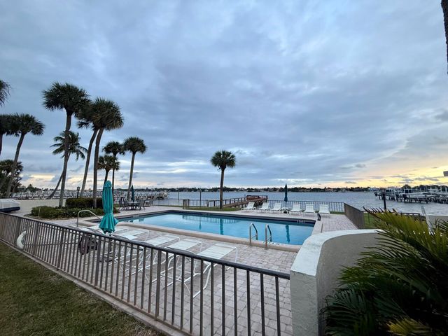 1204 S Lake Drive E 3, Lantana, FL 33462