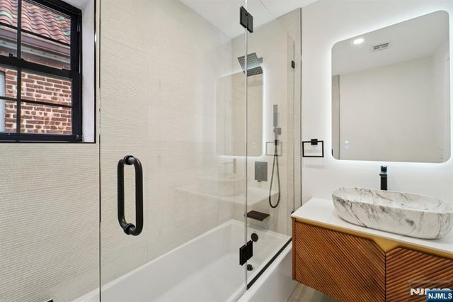 8606 2nd Avenue, North Bergen, NJ 07047