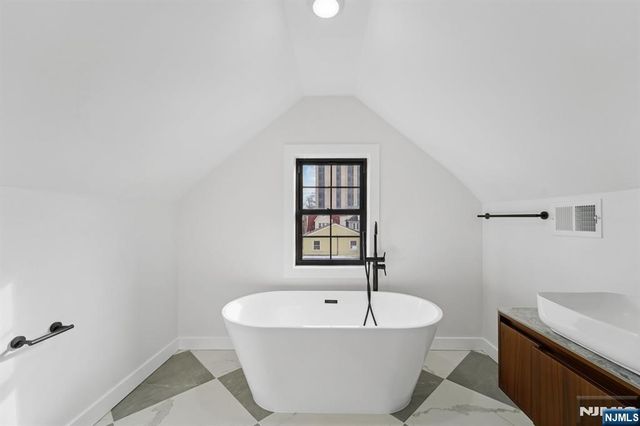 8606 2nd Avenue, North Bergen, NJ 07047