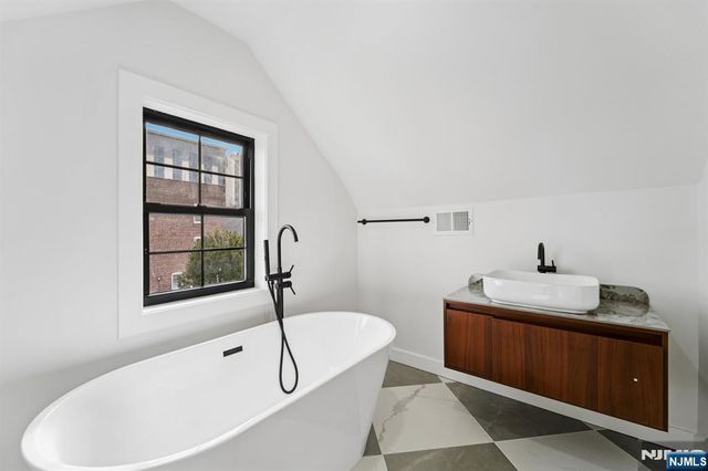 8606 2nd Avenue, North Bergen, NJ 07047