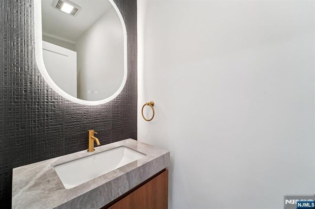 8606 2nd Avenue, North Bergen, NJ 07047