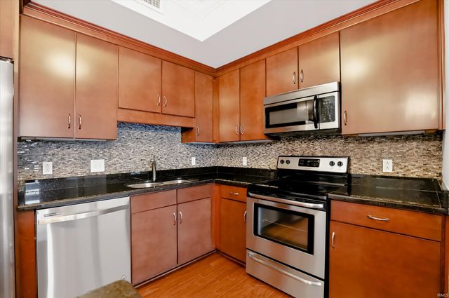 20971 Shoreline Ct Apt 215, Noblesville, IN 46062