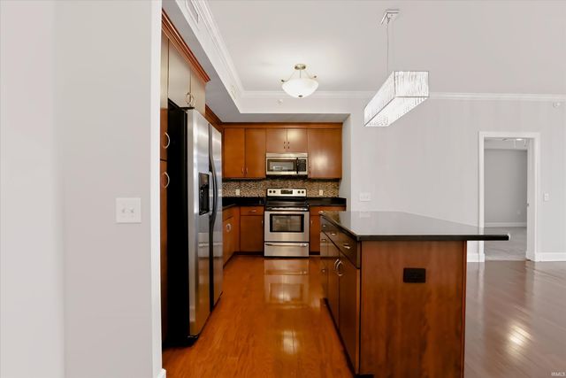 20971 Shoreline Ct Apt 215, Noblesville, IN 46062