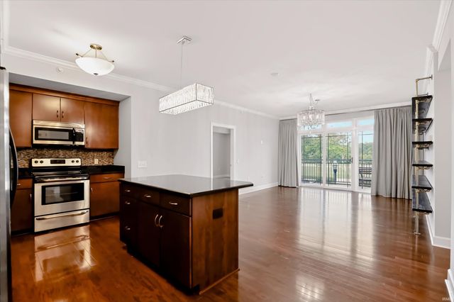 20971 Shoreline Ct Apt 215, Noblesville, IN 46062