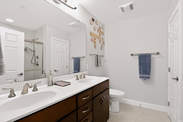 20971 Shoreline Ct Apt 215, Noblesville, IN 46062