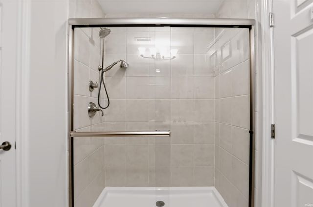 20971 Shoreline Ct Apt 215, Noblesville, IN 46062