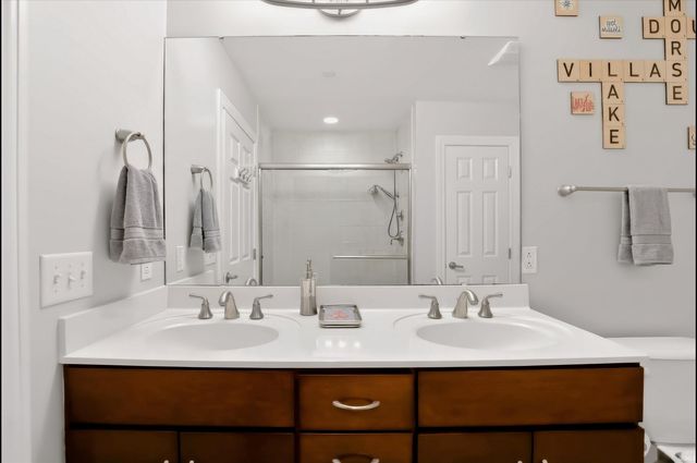 20971 Shoreline Ct Apt 215, Noblesville, IN 46062