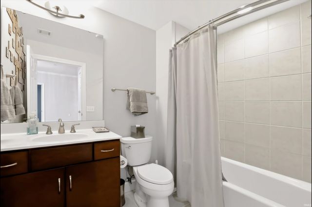 20971 Shoreline Ct Apt 215, Noblesville, IN 46062