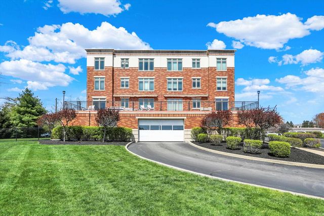 20971 Shoreline Ct Apt 215, Noblesville, IN 46062