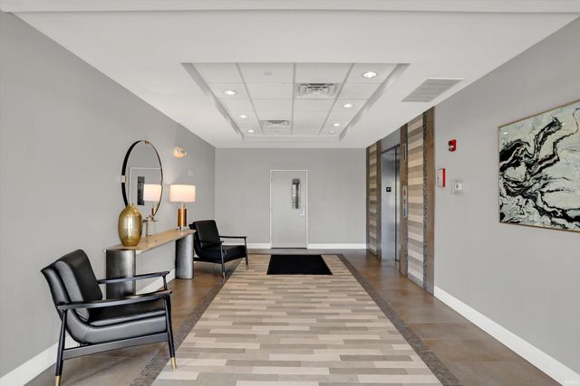 20971 Shoreline Ct Apt 215, Noblesville, IN 46062