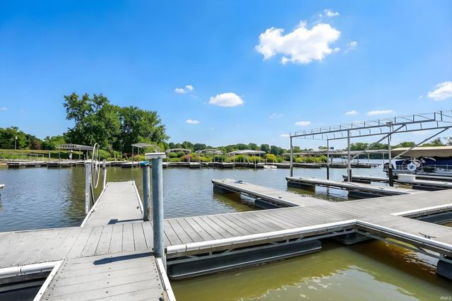 20971 Shoreline Ct Apt 215, Noblesville, IN 46062