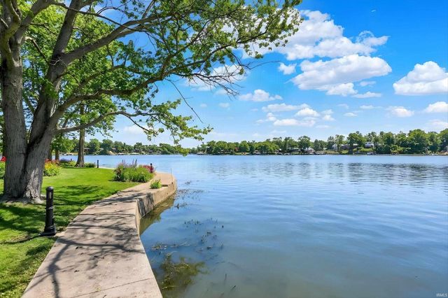 20971 Shoreline Ct Apt 215, Noblesville, IN 46062