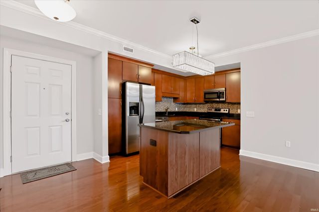 20971 Shoreline Ct Apt 215, Noblesville, IN 46062