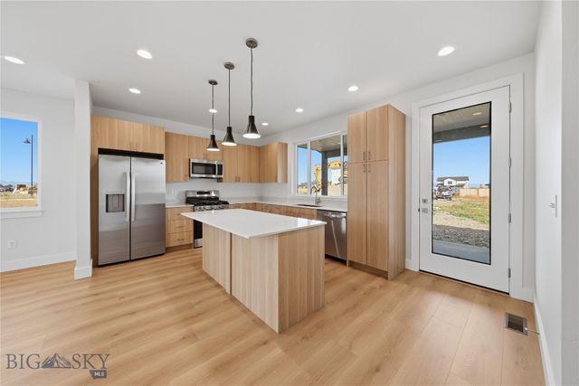 803 Spaniel Lane, Belgrade, MT 59714