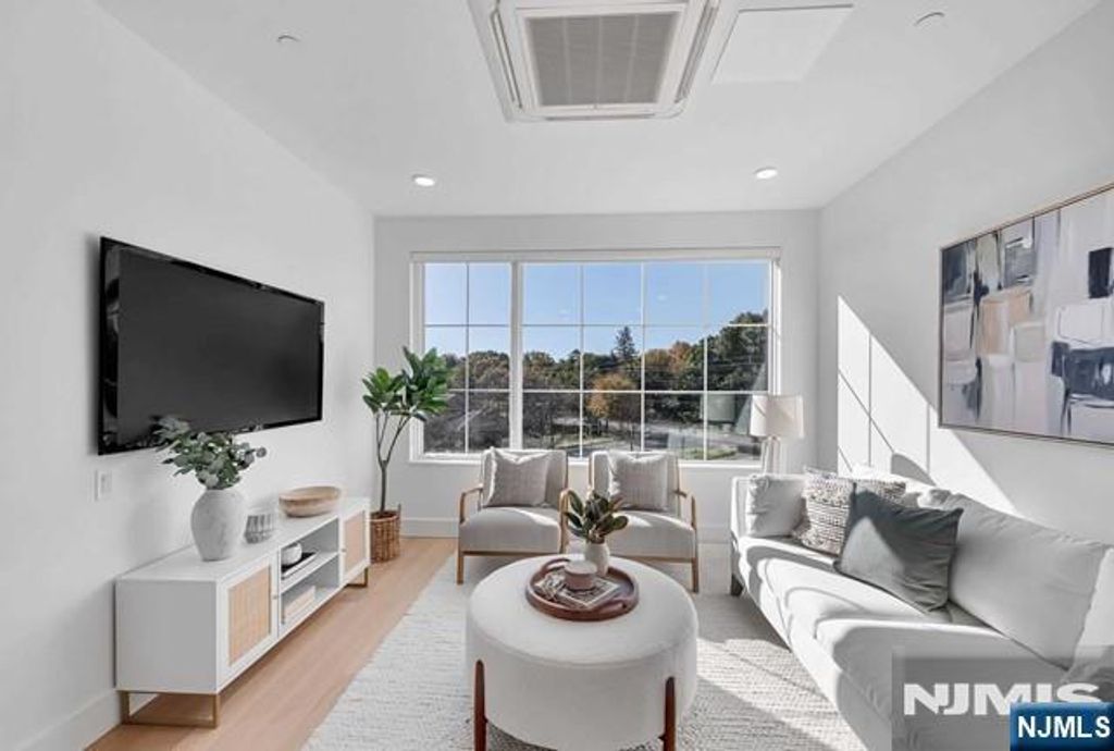 35 Jefferson Avenue 308, Westwood, NJ 07675