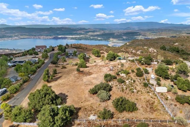 2 S. Main Divide, Lake Elsinore, CA 92530