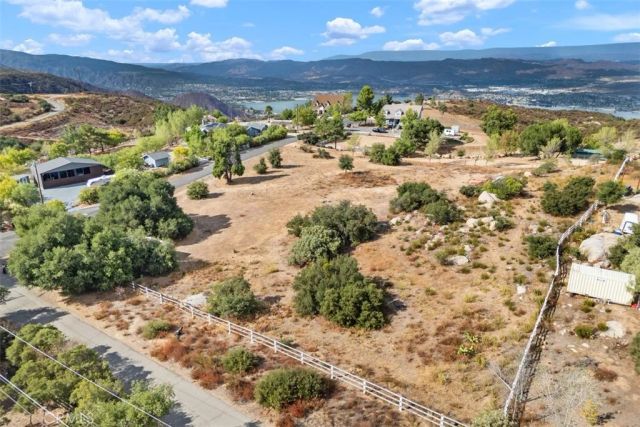 2 S. Main Divide, Lake Elsinore, CA 92530