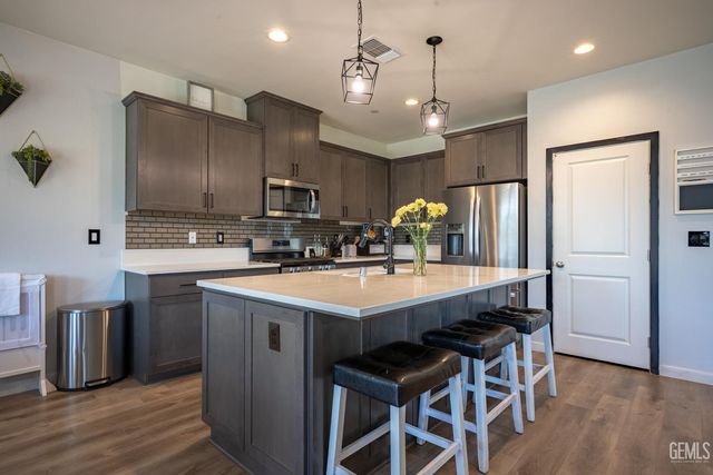 7903 Bandelier Drive, Bakersfield, CA 93313