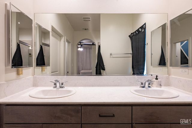 7903 Bandelier Drive, Bakersfield, CA 93313