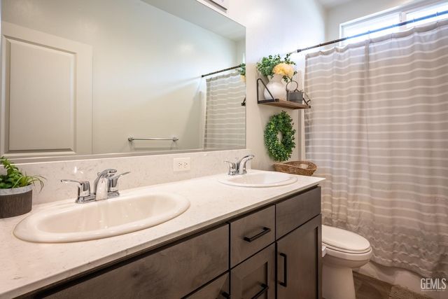 7903 Bandelier Drive, Bakersfield, CA 93313