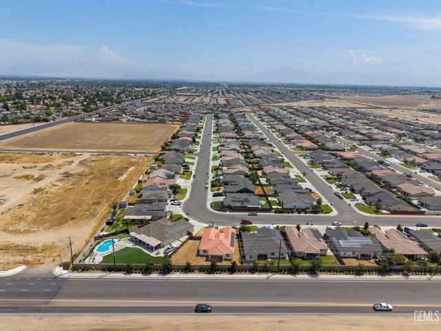 7903 Bandelier Drive, Bakersfield, CA 93313