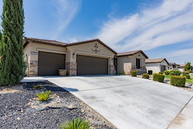 7903 Bandelier Drive, Bakersfield, CA 93313