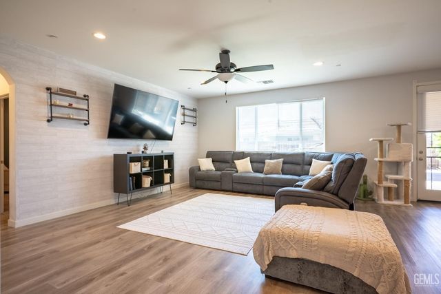 7903 Bandelier Drive, Bakersfield, CA 93313