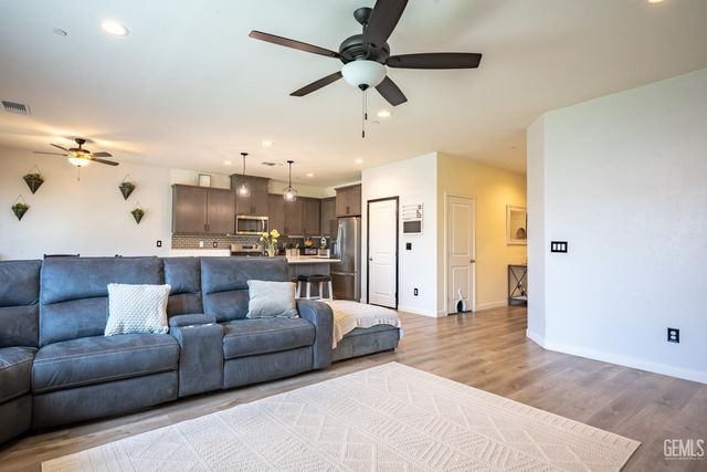 7903 Bandelier Drive, Bakersfield, CA 93313