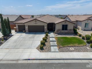 7903 Bandelier Drive, Bakersfield, CA 93313