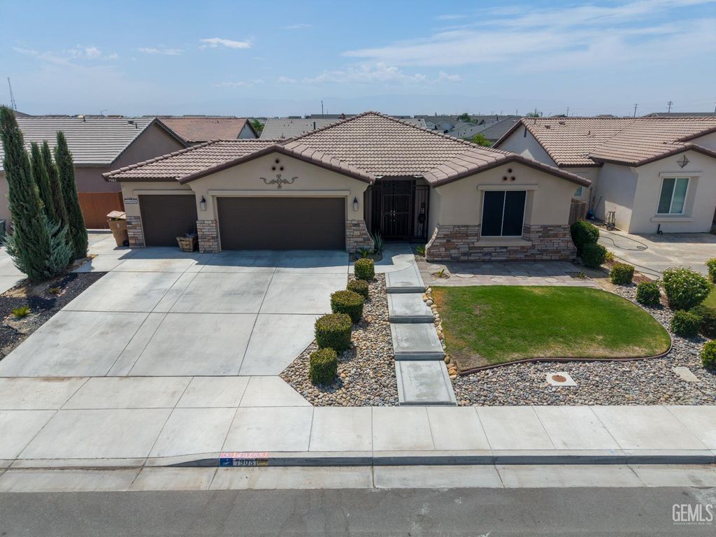 7903 Bandelier Drive, Bakersfield, CA 93313