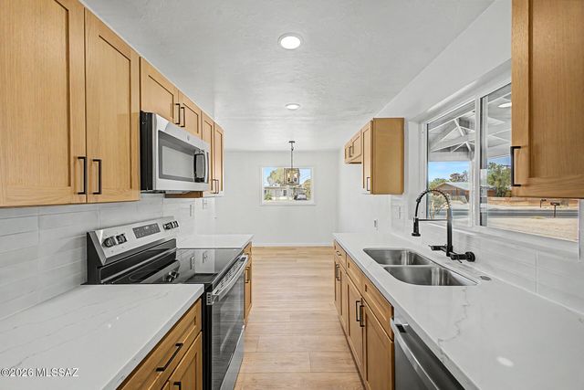 1322 N Rosemont Boulevard, Tucson, AZ 85712