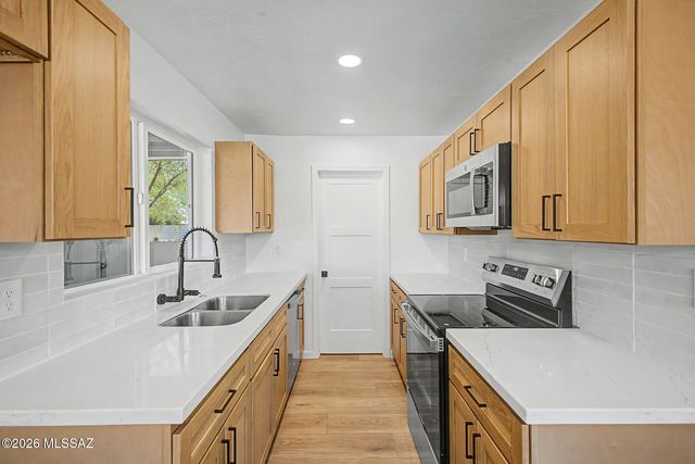 1322 N Rosemont Boulevard, Tucson, AZ 85712