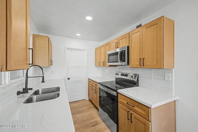 1322 N Rosemont Boulevard, Tucson, AZ 85712