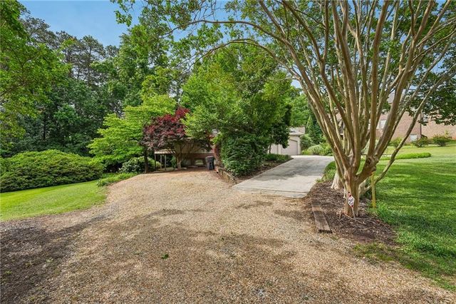 5316 Corsham Court SW, Lilburn, GA 30047