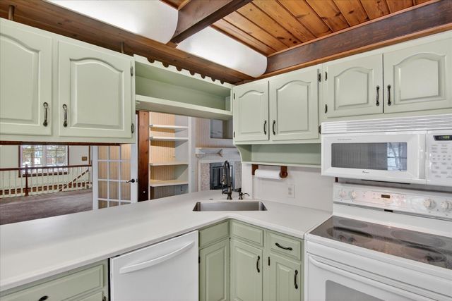 289 Lyon Lake Road, Fredonia Twp, MI 49068