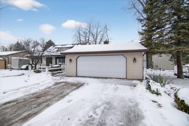 289 Lyon Lake Road, Fredonia Twp, MI 49068