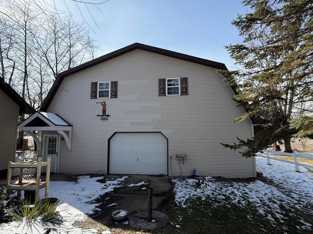 289 Lyon Lake Road, Fredonia Twp, MI 49068