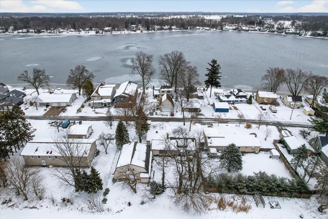 289 Lyon Lake Road, Fredonia Twp, MI 49068