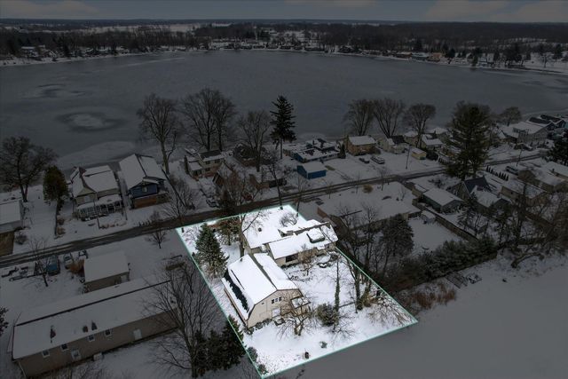 289 Lyon Lake Road, Fredonia Twp, MI 49068